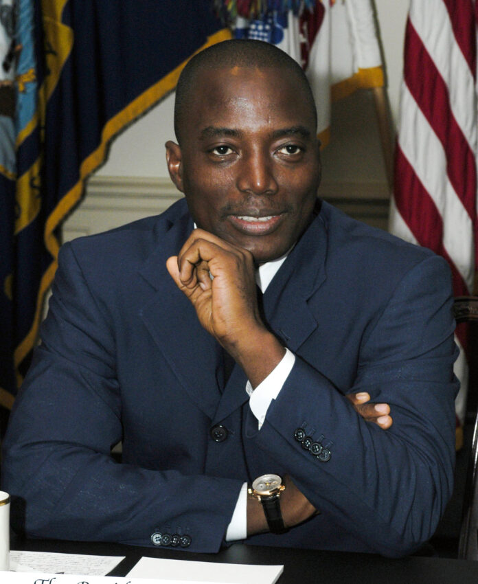 President Joseph Kabila of the Democratic Republic of the Congo meets with Deputy Secretary of Defense Paul Wolfowitz at