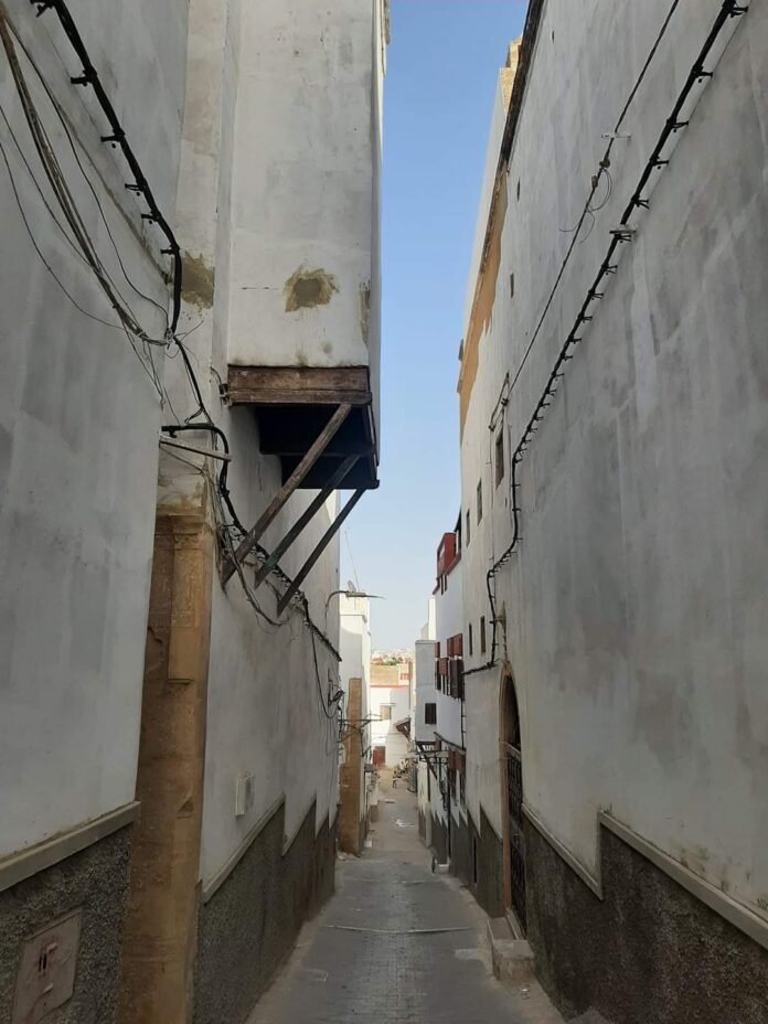 Rue de la pente du Cadi Benkhdra à Salé (Maroc)