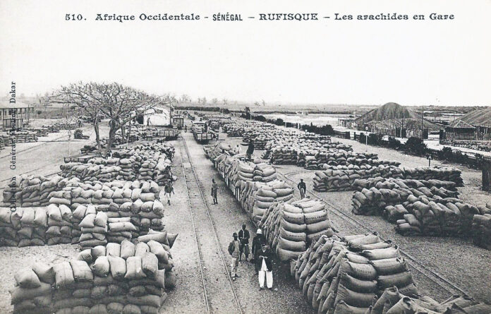 *François-Edmond Fortier, Rufisque. Les arachides en gare. Afrique Occidentale - Sénégal.